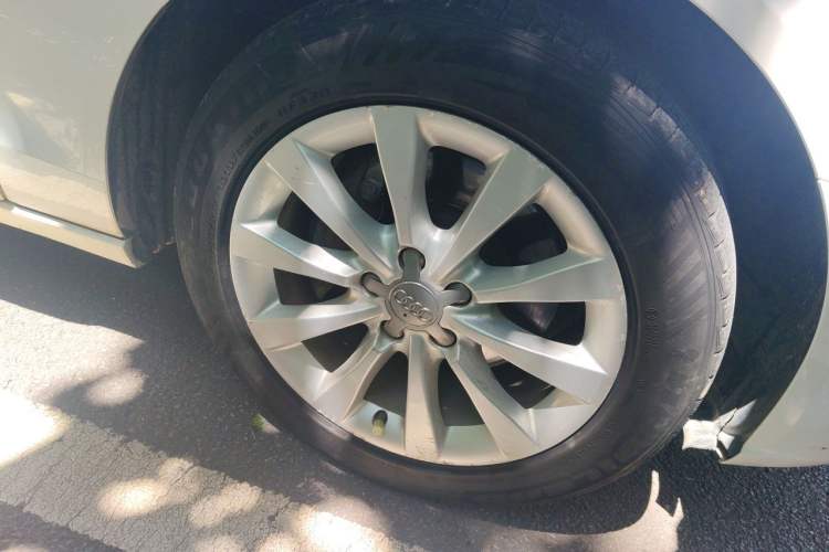 Used Audi A6L 2012 TFSI Standard Model Right Front Wheel Hub