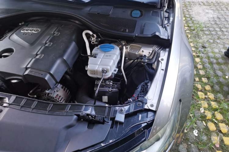 Used Audi A6L 2012 TFSI Standard Model Engine Bay Left