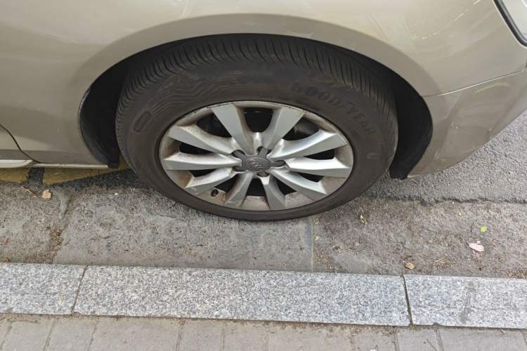 Used Audi A6L 2012 30 FSI Comfort Model Right Front Wheel Hub
