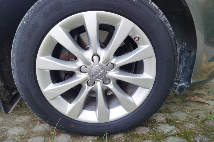 Used Audi A6L 2012 TFSI Standard Model Right Front Wheel Hub
