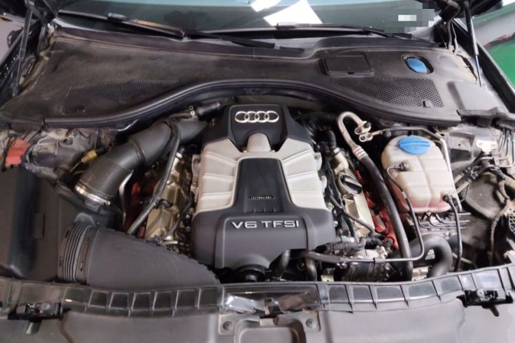 Used Audi A6L  Engine Bay