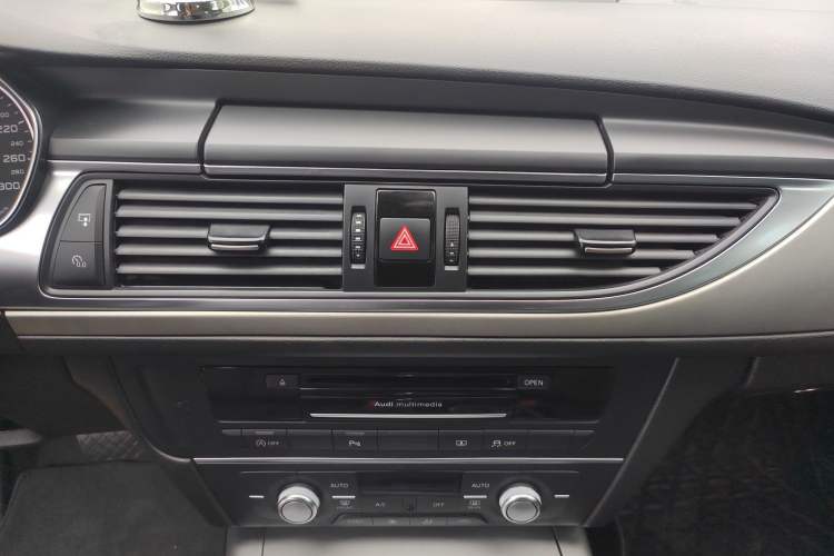 Used Audi A6L 2014 TFSI Standard Model Audio And AC Panel