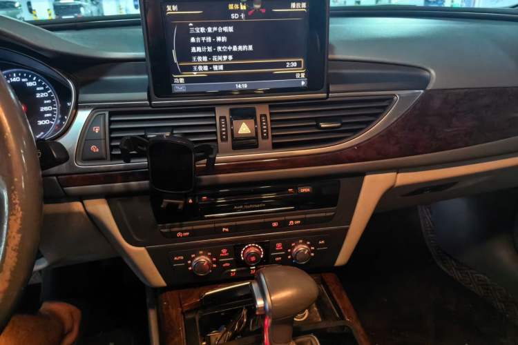 Used Audi A6L 2014 35 FSI Luxury Edition Audio And AC Panel
