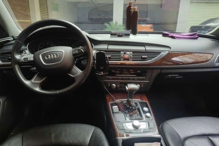 Used Audi A6L 2014 30 FSI Comfort Model Center Console
