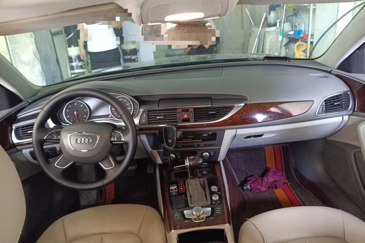 Used Audi A6L 2014 30 FSI Comfort Model Center Console