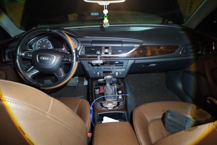 Used Audi A6L 2014 30 FSI Comfort Model Center Console