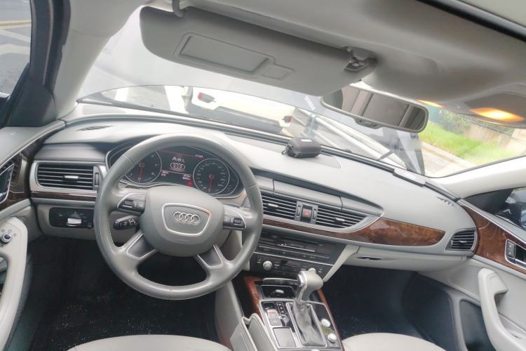 Used Audi A6L 2014 30 FSI Comfort Model Center Console