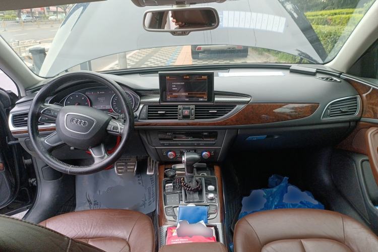Used Audi A6L 2014 30 FSI Comfort Model Center Console