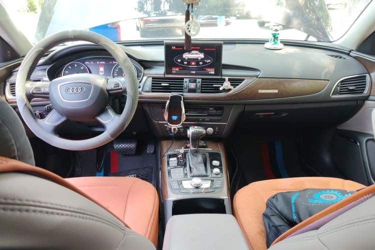 Used Audi A6L 2014 50 TFSI quattro Luxury Model Center Console