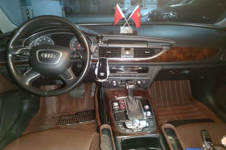 Used Audi A6L 2014 30 FSI Comfort Model Center Console
