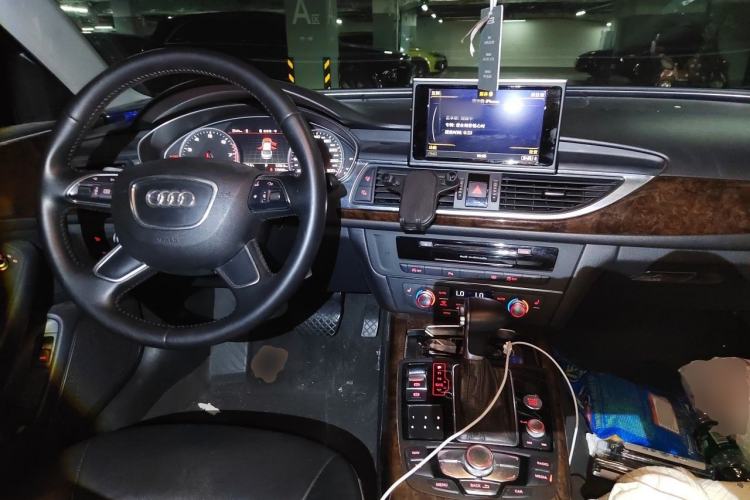 Used Audi A6L 2014 30 FSI Comfort Model Center Console