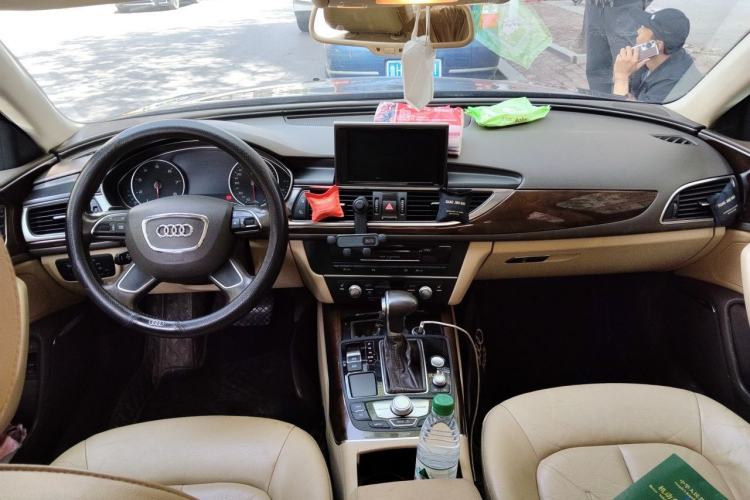 Used Audi A6L 2014 30 FSI Luxury Model Center Console