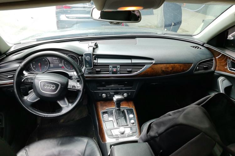 Used Audi A6L 2014 30 FSI Comfort Model Center Console