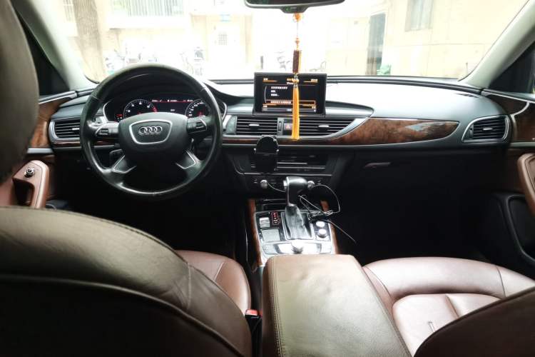Used Audi A6L 2014 30 FSI Technology Model Center Console