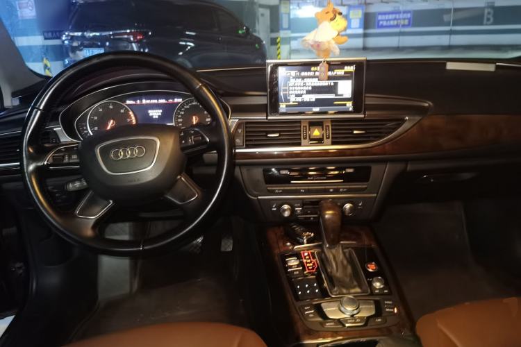 Used Audi A6L 2014 30 FSI Comfort Model Center Console