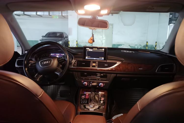 Used Audi A6L 2014 30 FSI Comfort Model Center Console