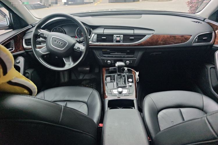 Used Audi A6L 2014 30 FSI Comfort Model Center Console