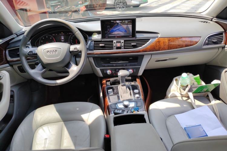 Used Audi A6L 2014 30 FSI Comfort Model Center Console