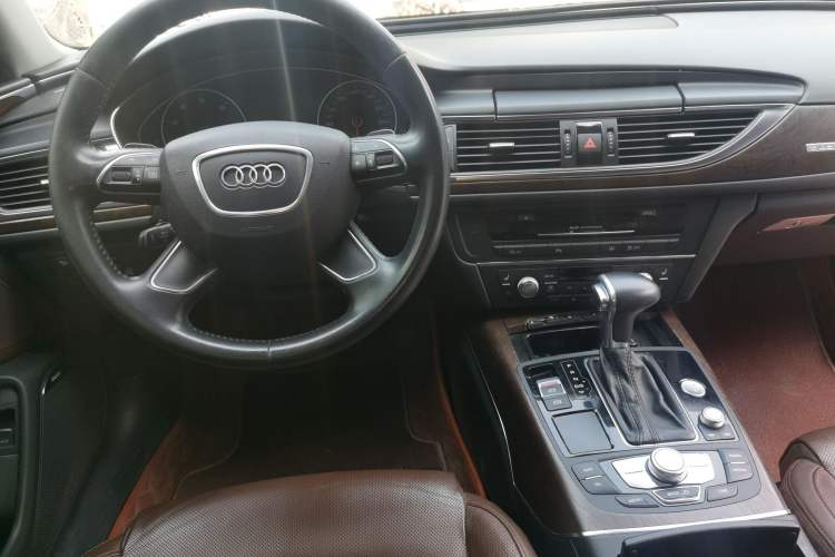 Used Audi A6L 2014 50 TFSI quattro Luxury Model Center Console
