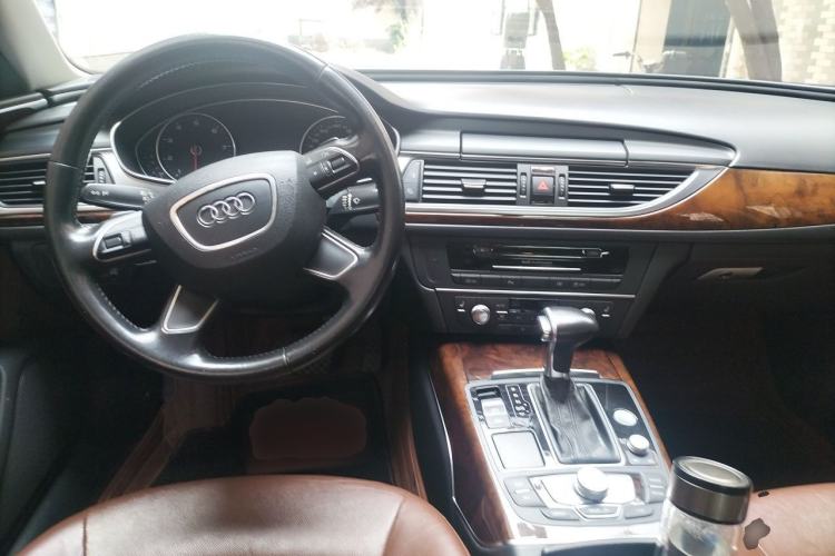 Used Audi A6L 2014 30 FSI Comfort Model Center Console