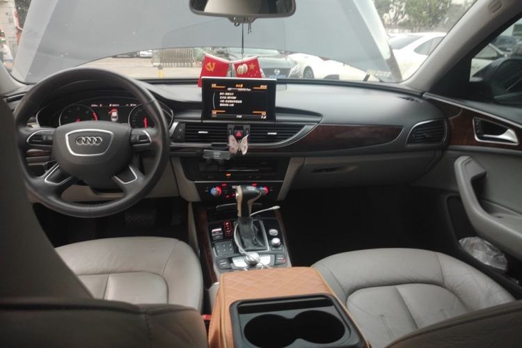 Used Audi A6L 2014 30 FSI Comfort Model Center Console