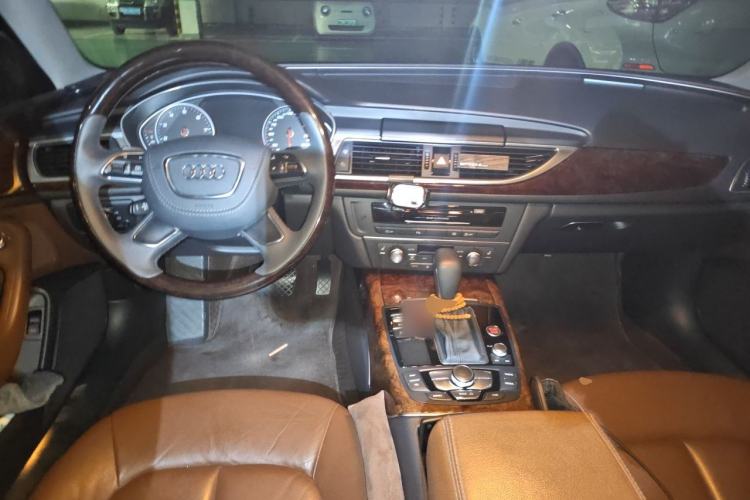 Used Audi A6L 2014 30 FSI Comfort Model Center Console