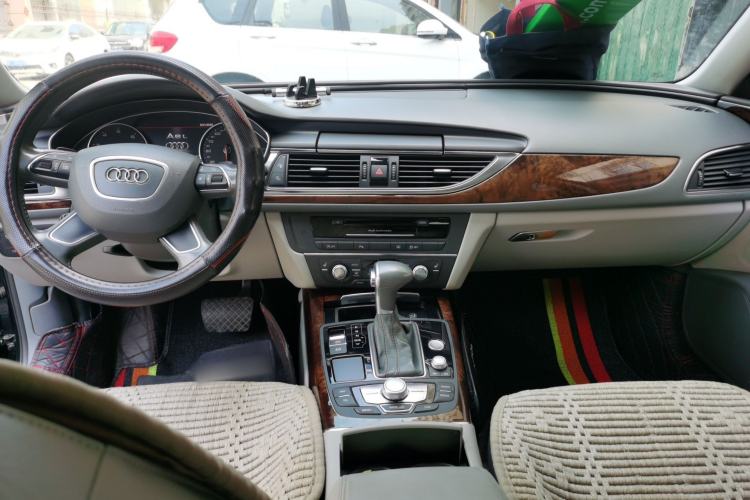 Used Audi A6L 2014 30 FSI Comfort Model Center Console