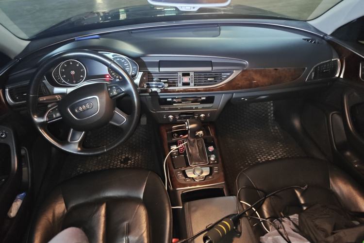 Used Audi A6L 2014 30 FSI Comfort Model Center Console