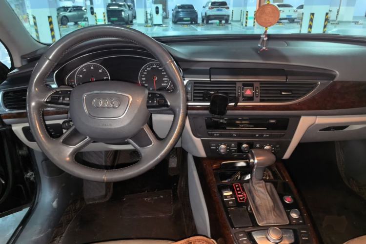 Used Audi A6L 2014 35 FSI Luxury Edition Center Console