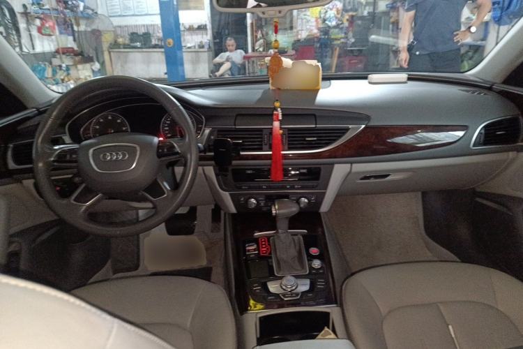 Used Audi A6L 2014 30 FSI Luxury Model Center Console