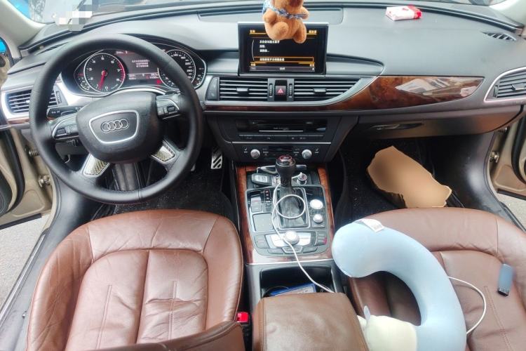 Used Audi A6L 2014 30 FSI Comfort Model Center Console