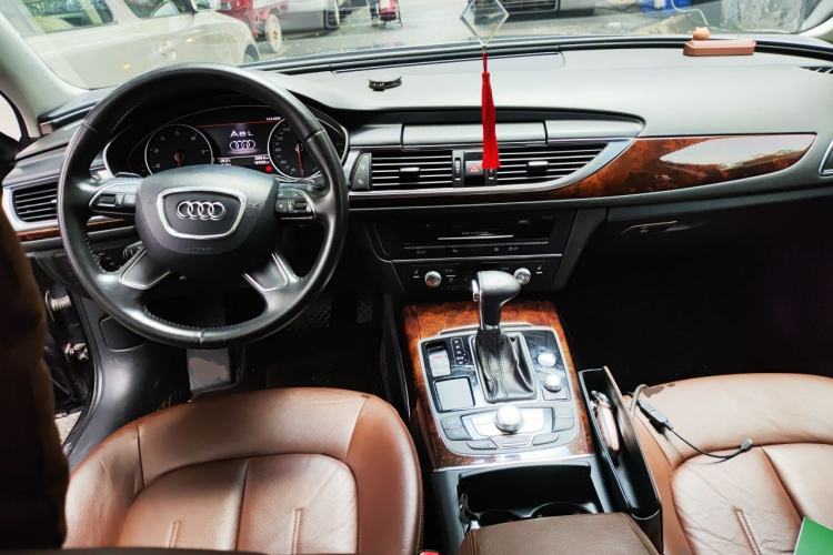 Used Audi A6L 2014 30 FSI Comfort Model Center Console