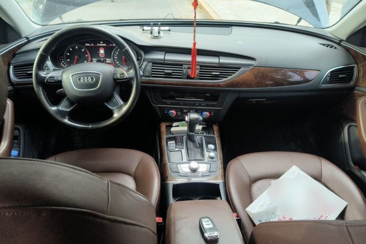 Used Audi A6L 2014 30 FSI Comfort Model Center Console