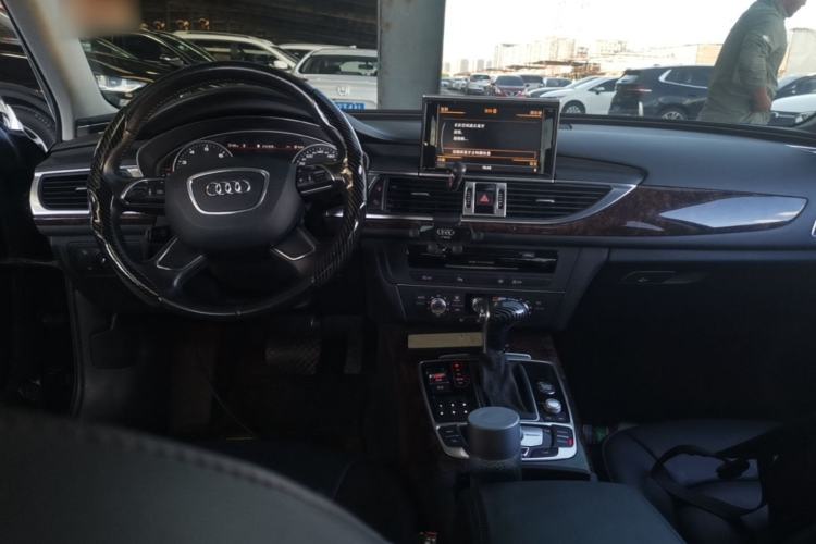 Used Audi A6L 2014 30 FSI Technology Model Center Console