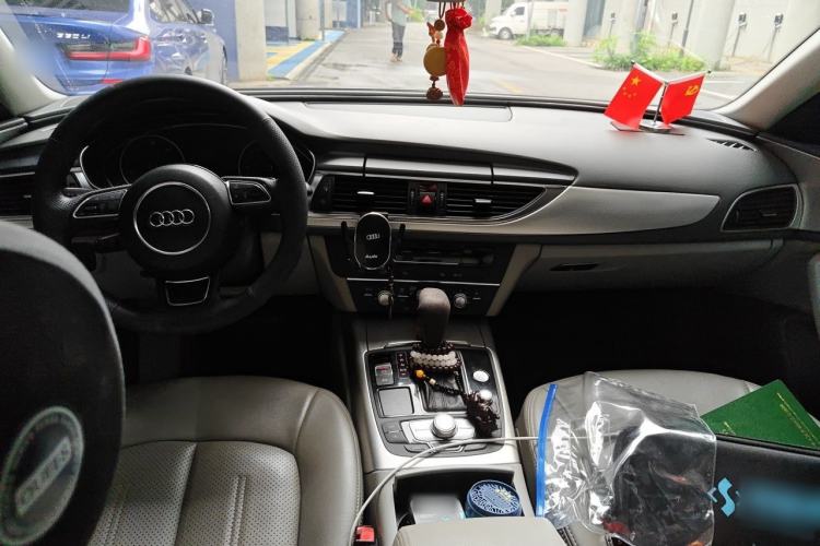 Used Audi A6L 2014 30 FSI Technology Model Center Console