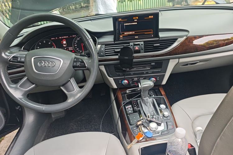 Used Audi A6L 2014 30 FSI Comfort Model Center Console
