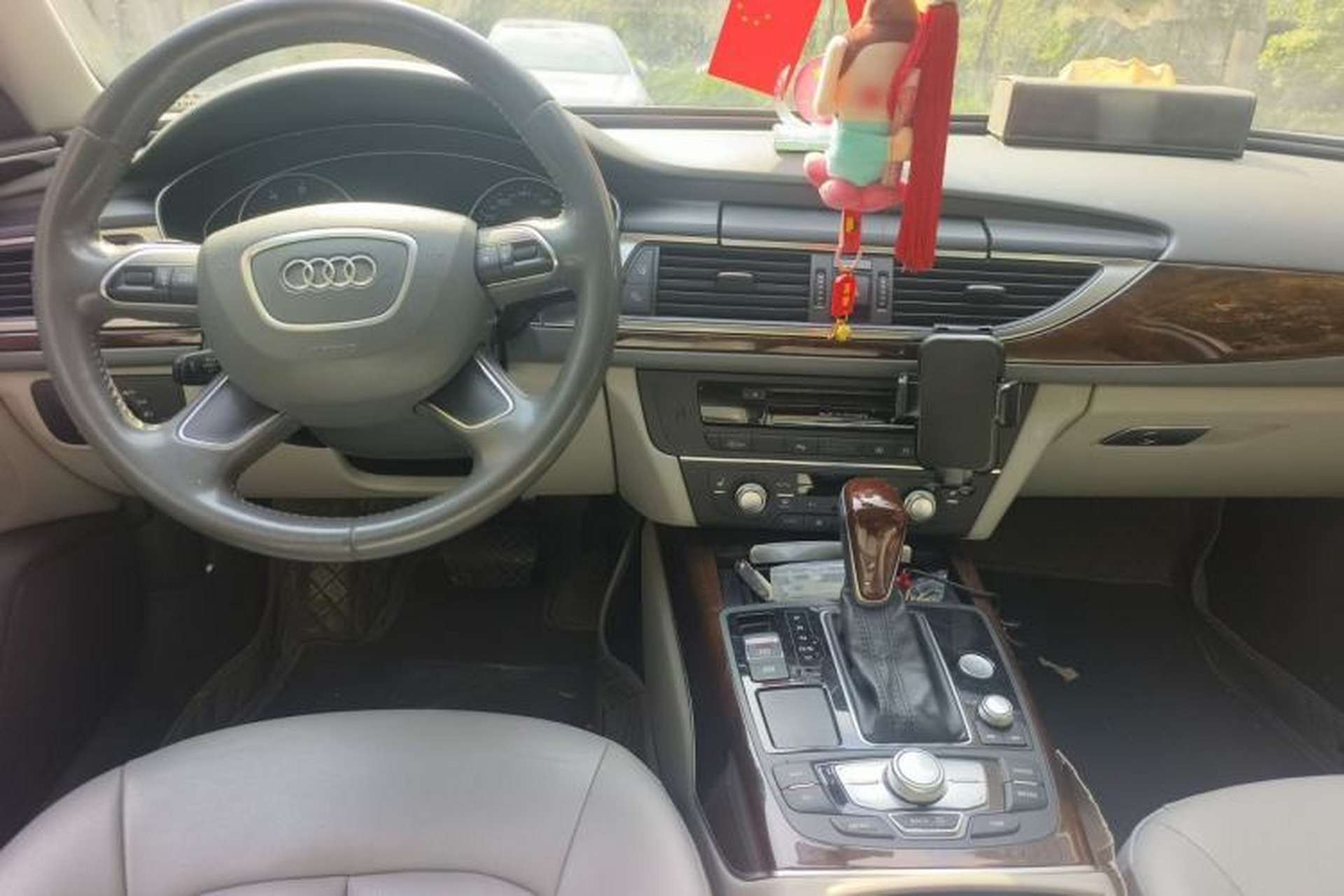 Used Audi A6L 2014 30 FSI Comfort Model Center Console
