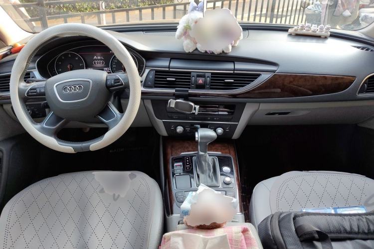 Used Audi A6L 2014 30 FSI Comfort Model Center Console