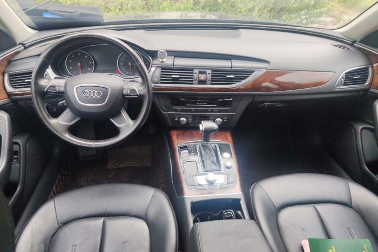 Used Audi A6L 2014 30 FSI Comfort Model Center Console
