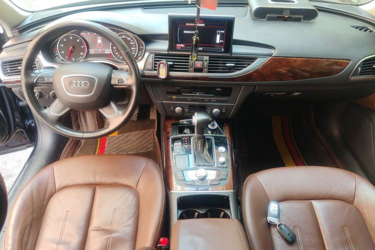 Used Audi A6L 2014 30 FSI Comfort Model Center Console