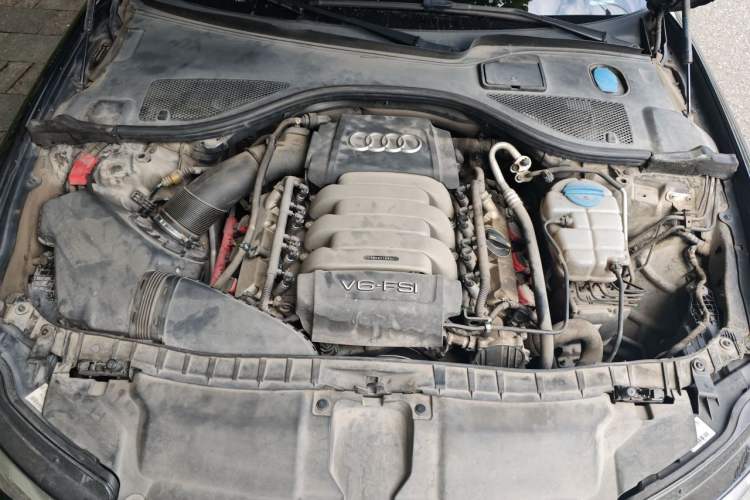 Used Audi A6L 2014 35 FSI Comfort Version Engine Bay