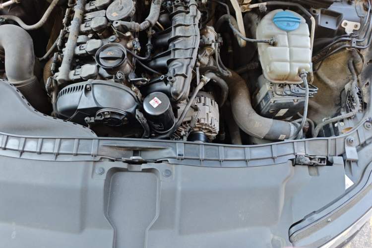 Used Audi A6L 2014 TFSI Standard Model Engine Bay