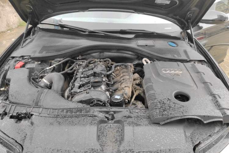 Used Audi A6L 2014 TFSI Standard Model Engine Bay