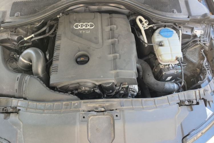 Used Audi A6L 2014 TFSI Standard Model Engine Bay