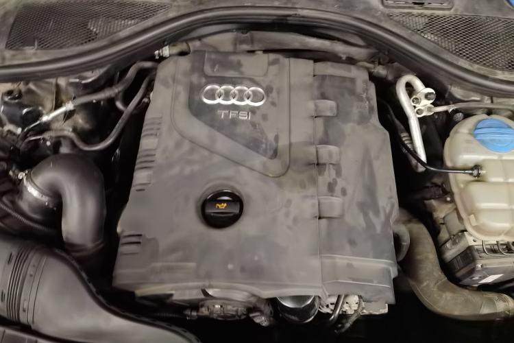 Used Audi A6L 2014 TFSI Standard Model Engine Bay