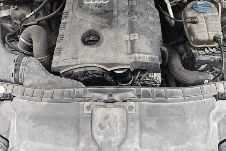 Used Audi A6L 2014 TFSI Standard Model Engine Bay