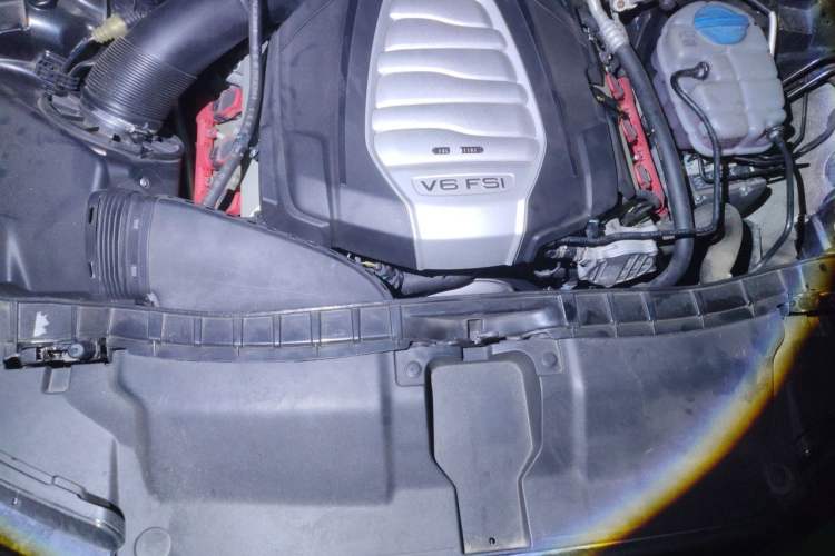 Used Audi A6L 2014 30 FSI Comfort Model Engine Bay