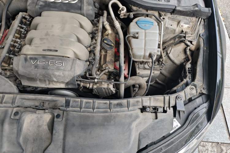Used Audi A6L 2014 35 FSI Comfort Version Engine Bay Left