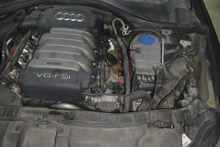 Used Audi A6L 2014 35 FSI Comfort Version Engine Bay Left
