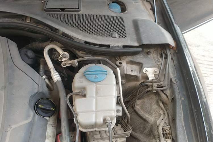 Used Audi A6L 2014 30 FSI Technology Model Engine Bay Left